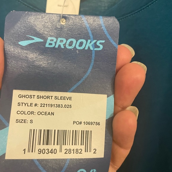 Brooks running t-shirt - Picture 3 of 5